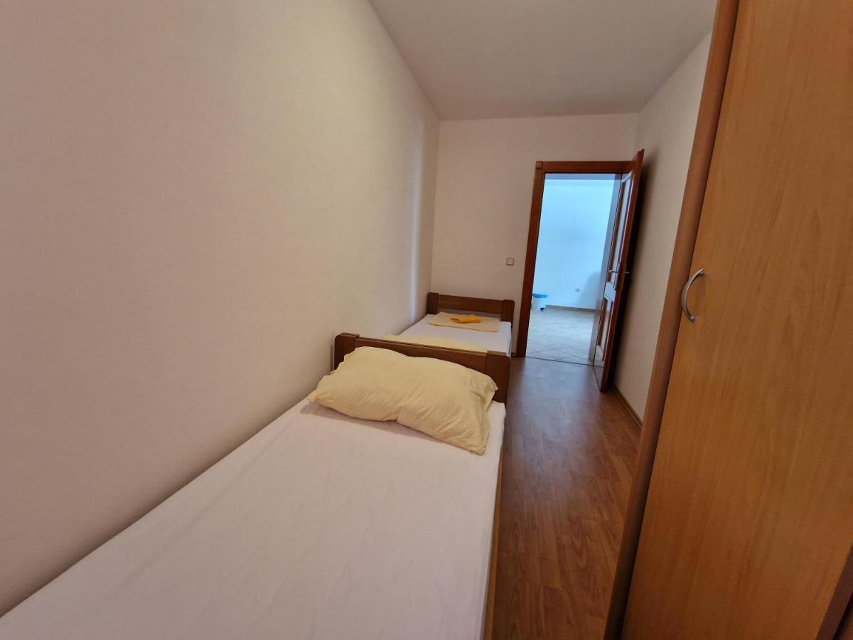 Apartments Lacic 3 Цриквеница Экстерьер фото